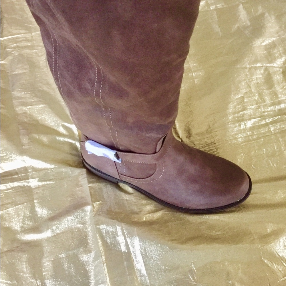 Boots BRAND NEW NEVER WORN!!